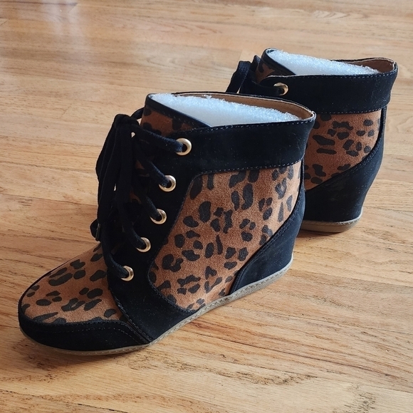 SODA Chettah Print Lace-Up Wedge Ankle Boots size 7 NWOT - Picture 3 of 6